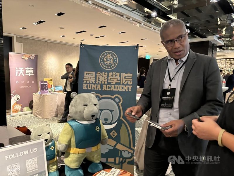 對中政策跨國議會聯盟31日在台北舉行「公民社會市集」活動,黑熊學院等公民團體出席與會。中央社記者楊堯茹攝 113年7月31日