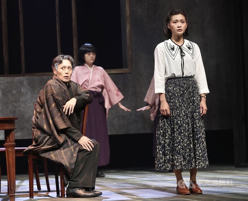劇場導演黎煥雄與吳子敬合作,重新詮釋作品「闖入者」,將成為台北藝術節首場演出節目,1日在台北表演藝術中心舉行記者會,演員演出精彩片段。中央社記者張皓安攝 113年8月1日