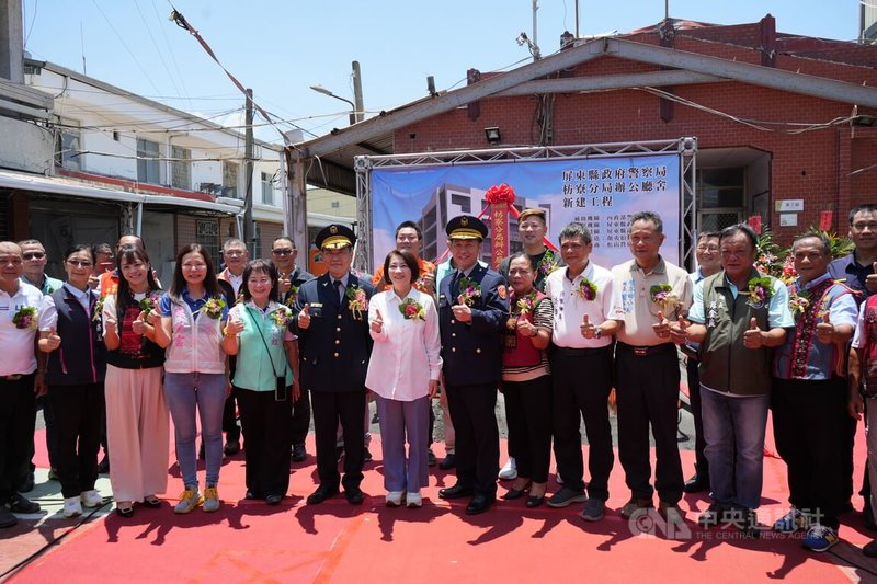 屏東縣政府警察局枋寮分局因建物老舊計畫改建,3日舉行動土典禮,包含枋寮鄉、佳冬鄉、春日鄉、枋山鄉及獅子鄉5名鄉長皆出席。中央社記者黃郁菁攝 113年8月3日