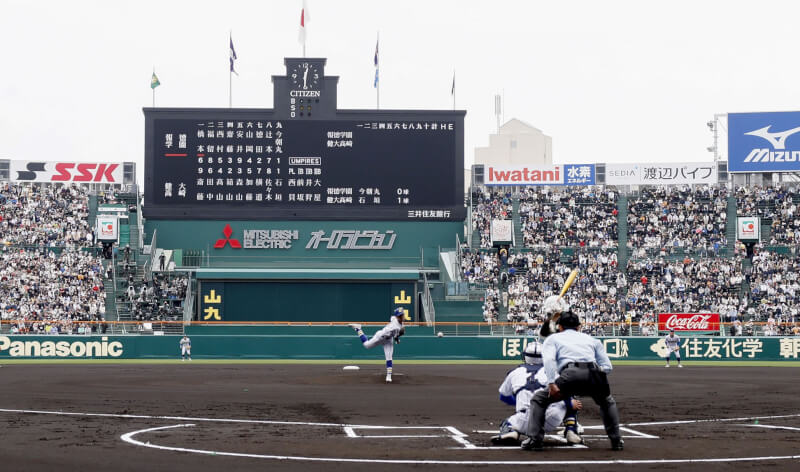 圖為3月31日春季甲子園舉行冠軍戰，由健大高崎出戰報德學園。（共同社）