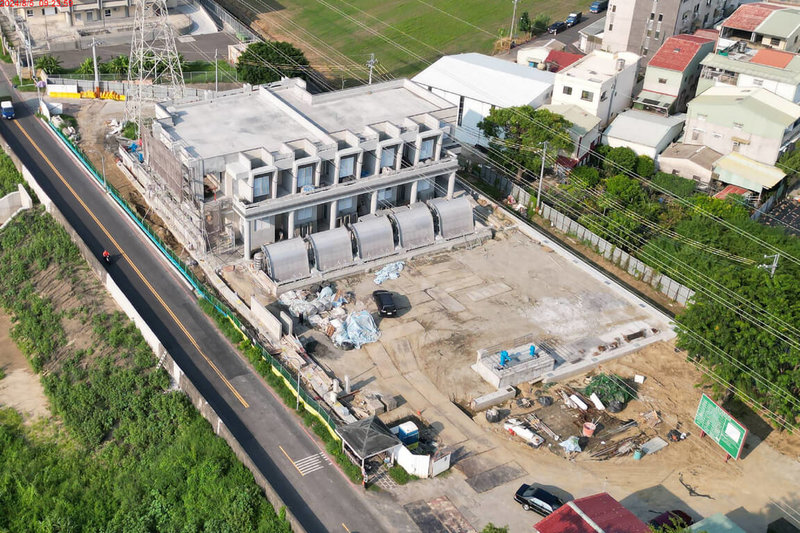 台南市政府辦理永康區鹽洲抽水站新建工程，預定8月完工改用，目前站體已興建完成，5部抽水機組順利安裝測試，已可投入防汛作業。（台南市水利局提供）中央社記者楊思瑞台南傳真  113年8月5日