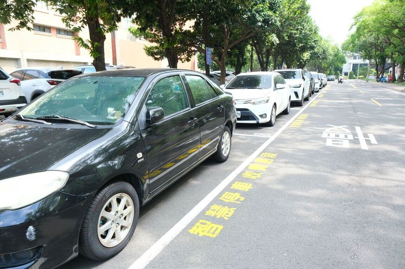 新竹縣政府推動智慧停車系統，民國112年在縣政八街設置26個智慧停車柱，今年在縣政七街增設26個智慧停車柱，16日將正式啟用，提升停車收費效率。（新竹縣政府提供）中央社記者郭宣彣傳真  113年8月6日