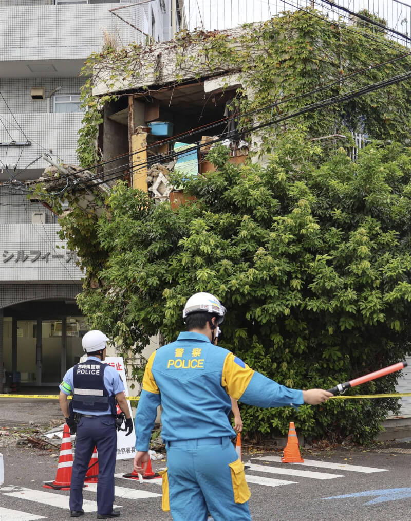 日本九州外海8日發生規模7.1地震，宮崎縣一處建物受損。（共同社）