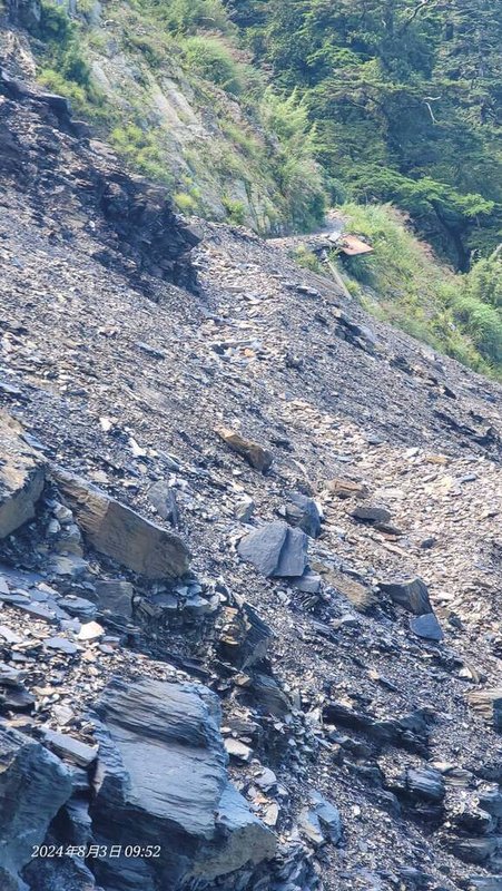 受颱風、地震影響，能高越嶺國家步道西段多處受損（圖），農業部林業及自然保育署南投分署整修，初估能高越嶺道西段、天池山莊暫停開放時間延長至12月31日。（南投林業分署提供）中央社記者蕭博陽南投傳真  113年8月8日