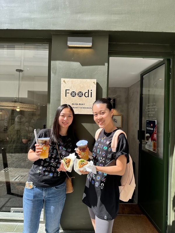 交通部觀光署8日邀請Foodi等9家在法台灣業者合作,攜手推出按讚送珍奶和刈包活動。除為了力挺賣力拚搏的台灣選手,同時也推廣台灣美食文化與觀光,激起法國民眾對發掘台灣之美的興趣。(交通部觀光署駐法蘭克福辦事處提供)中央社記者曾婷瑄巴黎傳真 113年8月8日