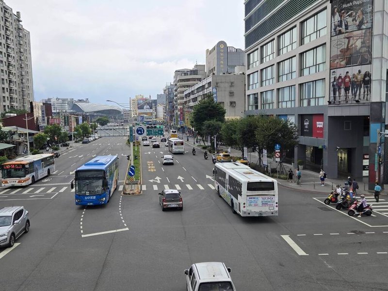 台中市公車日前行駛中突然起火，民進黨台中市議員陳俞融11日質疑，台中市公車平均1天故障近8次，要求市府把關公車安全，維護市民乘車品質。（陳俞融提供）中央社記者郝雪卿傳真  113年8月11日