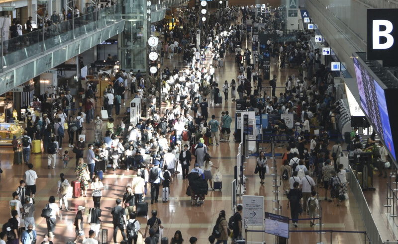 圖為日本東京羽田機場。（共同社）