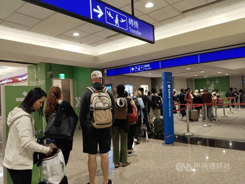 桃園國際機場公司最新統計，國外來台轉機旅客持續快速成長，113年1到7月有393萬多人次，比112年同期多了1成多。中央社記者汪淑芬攝 113年8月13日