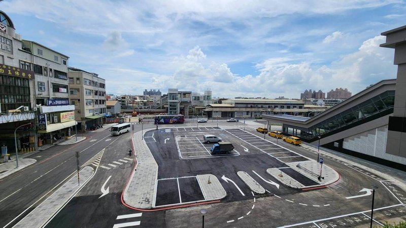 高雄市政府捷運工程局開闢捷運岡山RK1站及台鐵岡山站間土地作為停車場，13日完工啟用。（高雄市捷運局提供）中央社記者蔡孟妤傳真  113年8月13日