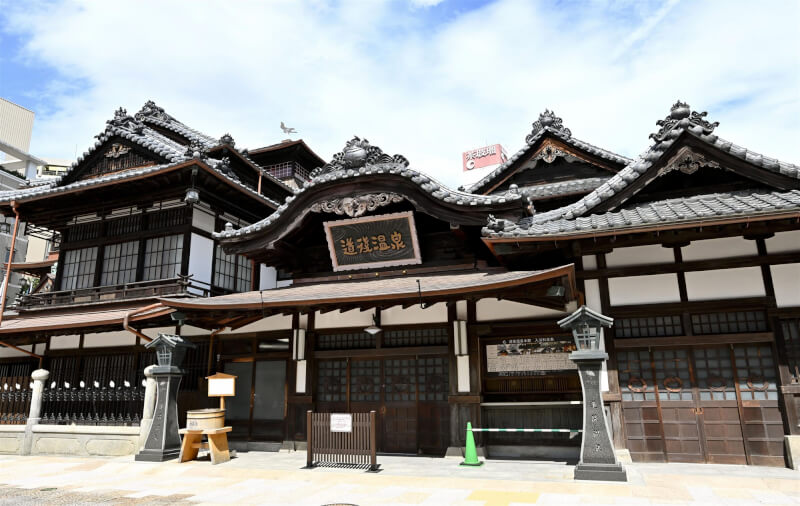 日本松山市知名觀光景點「道後溫泉本館」。（共同社）