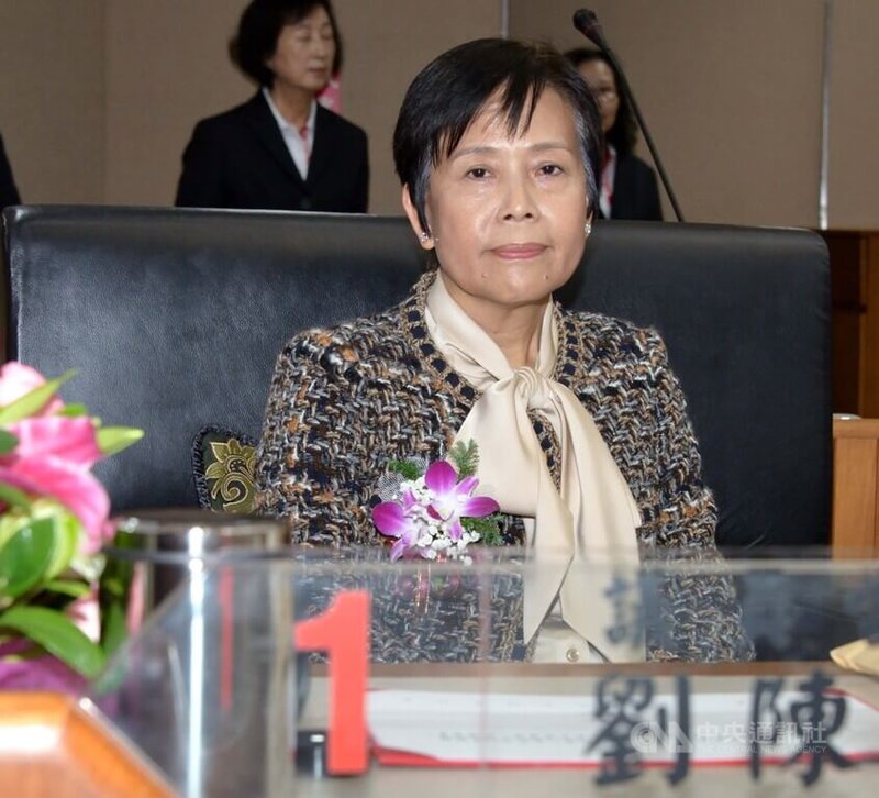 前澎湖縣議長劉陳昭玲（圖）等人涉貪案，澎湖地方法院14日一審宣判，劉陳昭玲被判刑10年2個月、褫奪公權6年，全案仍可上訴。圖為劉陳昭玲過去於議會留影。中央社  113年8月14日