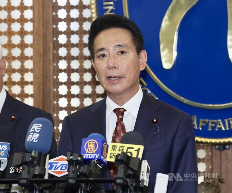 日本跨黨派國會議員「思考日本安全保障議員之會」訪團14日拜會外交部,日本前外務大臣前原誠司(圖)表示,與總統賴清德會面時,賴總統承諾維持現狀,也會提升經濟、軍事的力量,透過這樣的努力來維持區域的穩定。中央社記者張皓安攝 113年8月14日