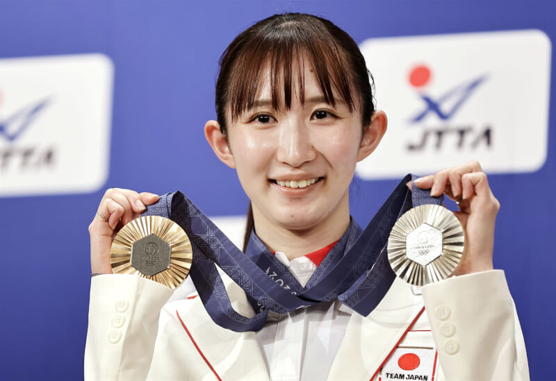 日本桌球選手早田希娜在巴黎奧運奪下女子單打銅牌、團體銀牌。（共同社）