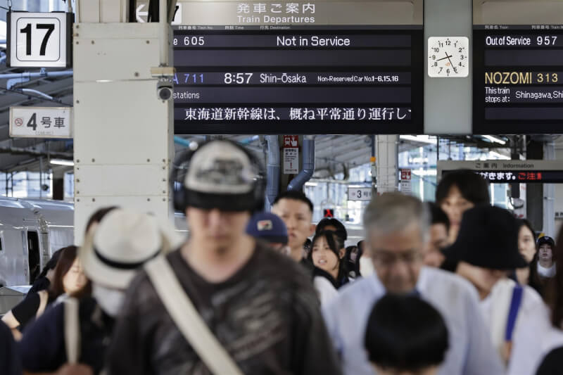 日本東海道新幹線在颱風安比過境後恢復正常行駛。（共同社）