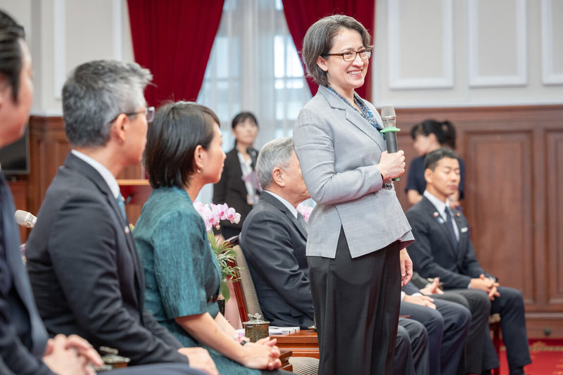 副總統蕭美琴（前右）20日上午接見「日本自民黨青年局海外研修團」，感謝青年局長期扮演台日議員交流的重要平台，此行還將赴花蓮關心災後情形。（總統府提供）中央社記者溫貴香傳真  113年8月20日