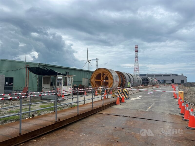 彰濱工業區鹿港區1處離岸風電工地20日上午發生工安意外,工地內二氧化碳鋼瓶氣體外洩,造成14名工人送醫。圖為事故現場離岸風電工地。中央社記者吳哲豪攝 113年8月20日