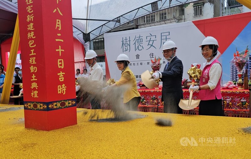 國家住宅及都市更新中心「樹德安居」20日動土開工，這是新北市樹林區社宅第1案，預計興建2棟地上14層、地下3層建物，社宅共578戶，預計117年完工。中央社記者王鴻國攝  113年8月20日