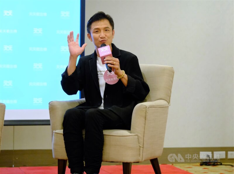 拳擊教練曾自強(圖)22日在台北陪同奧運金牌女將林郁婷出席女性生理用品品牌活動,現場談起過往風波經歷,分享心路歷程。中央社實習記者林意芸攝 113年8月22日