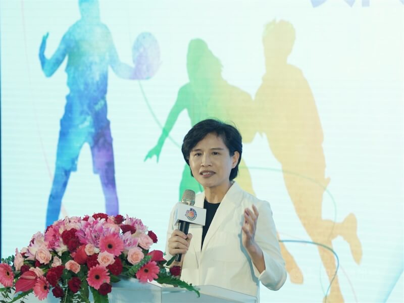 行政院副院長鄭麗君(圖)23日下午在台北出席中華電信女籃50週年慶典,致詞時肯定中華電信半世紀來培育優秀選手。中央社記者徐肇昌攝 113年8月23日