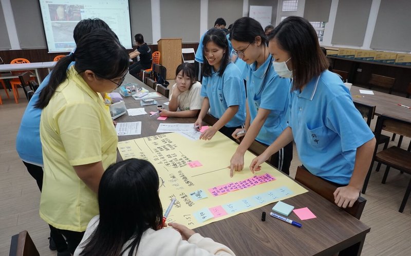 新北市錦和高中為防災模範學校，近期並榮獲「防災校園績優」肯定，日前也與新北市消防局合作舉辦防災士培訓課程，引領50名學員成為政府後盾。（新北市消防局提供）中央社記者黃旭昇新北市傳真  113年8月24日