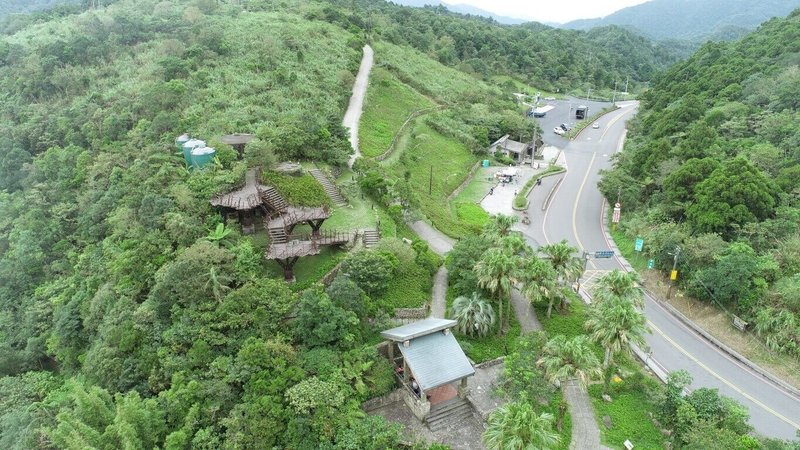 位在北宜公路最高點的石牌縣界公園視野開闊，可眺望蘭陽平原、龜山島與太平洋，宜蘭縣政府規畫裝設戶外高倍率望遠鏡並改善環境缺失，預定2025年9月底前完工，屆時若天氣良好，有機會遠眺日本與那國島。（宜蘭縣政府提供）中央社記者沈如峰宜蘭縣傳真  113年8月27日