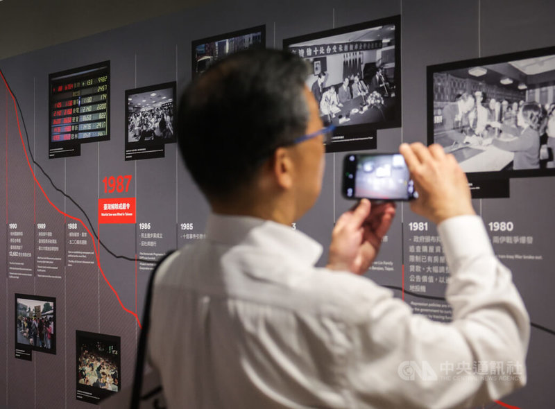 忠泰美術館年度大型建築研究展「台灣建築的解嚴世代」31日將正式開展，回看1980至2010年間台灣建築的重要發展變化，29日舉行開幕記者會。中央社記者裴禛攝　113年8月29日