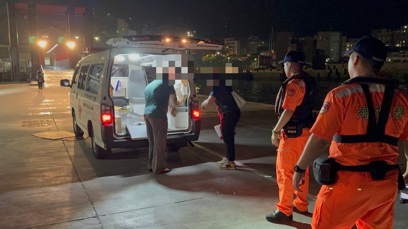 馬祖海巡隊28日晚間陸續後送2名北竿民眾至南竿連江縣立醫院急救,其中一例頭部外傷案經警方低調證實為傷害案件。(海巡署金馬澎分署提供)中央社記者潘欣彤傳真 113年8月29日