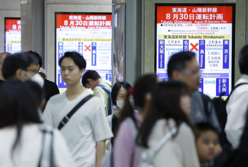 颱風珊珊襲日本,JR東海公司表示,往來東京大阪的東海道新幹線三島站到名古屋站區間30日全天預防性停駛。(共同社)