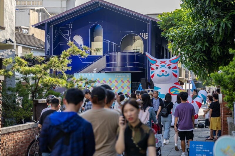 文博會吉祥物巷仔Niau出沒在藍晒圖文創園區。（圖取自facebook.com/taiwanweicher）