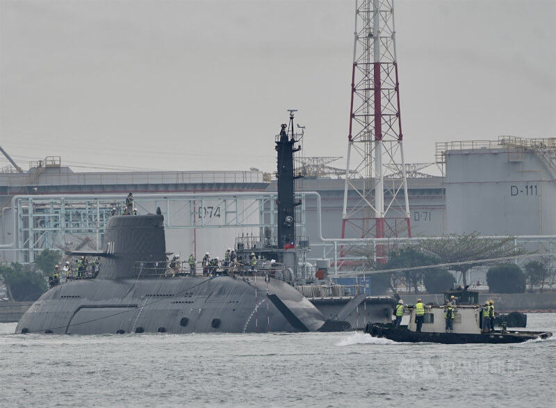 圖為海鯤軍艦進行泊港測試最後階段。（中央社檔案照片）