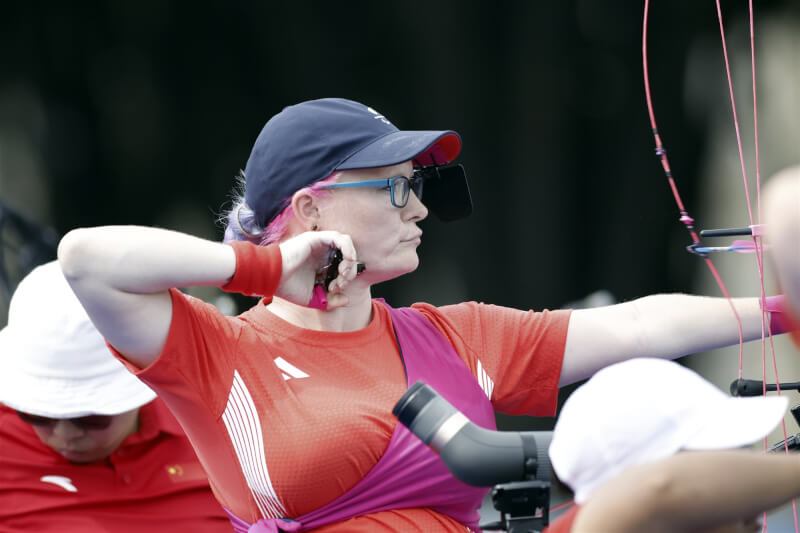 英國射箭運動員葛林翰8月31日在巴黎帕運女子複合弓個人賽項目中勇奪銅牌，成為帕運首位奪牌的懷孕運動員。（美聯社）