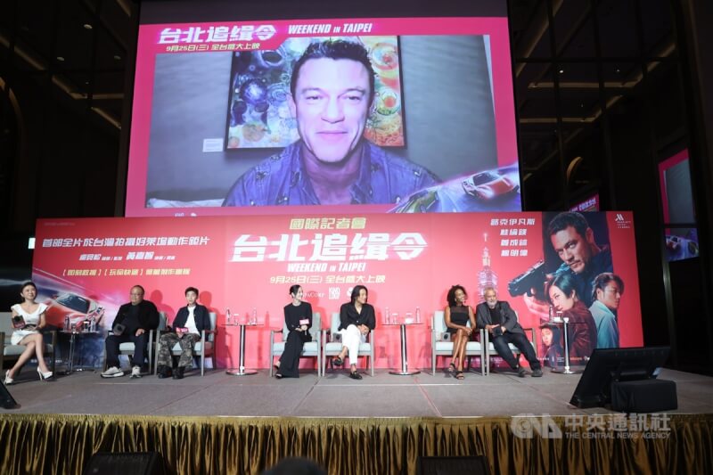 電影「台北追緝令」2日在台北舉行記者會,演員路克伊凡斯(Luke Evans)透過視訊表示,難忘台灣拍戲時光,當時到鼎泰豐學做小籠包,相信自己能當小籠包師傅。中央社記者鄭傑文攝 113年9月2日