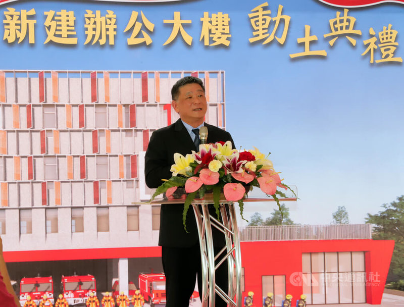 嘉義縣消防局第二大隊民雄分隊新建辦公大樓動土典禮3日舉行,內政部消防署副署長簡萬瑤(圖)出席致詞,強調有良好的廳舍才能讓消防人員無後顧之憂服勤及訓練。中央社記者蔡智明攝 113年9月3日
