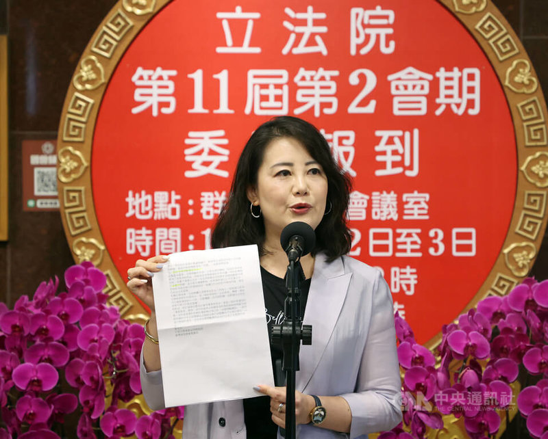 北檢偵辦京華城案，聲押台灣民眾黨主席柯文哲，但遭法院裁定無保請回。對於柯文哲批評民進黨變成新的黨國體制，民進黨立法院黨團幹事長吳思瑤（圖）3日表示，柯文哲可以捍衛清白，但用這種抹黑、政治操作，是為了鞏固民眾黨支持者。中央社記者郭日曉攝  113年9月3日