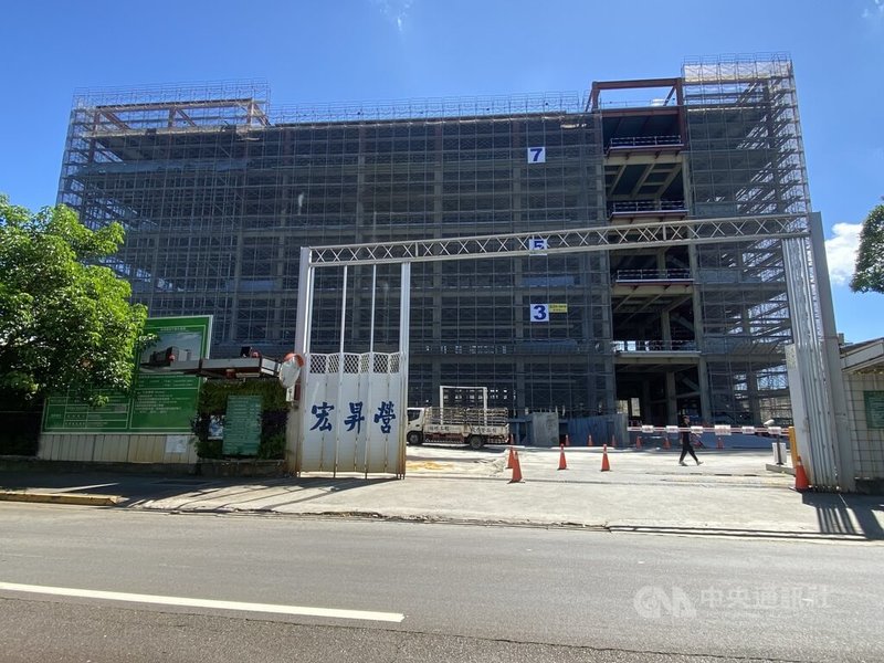 國家軍事博物館位於台北大直，目前新建工程仍然在進行中，4日仍有工程人員不時進出進行施工。中央社記者吳書緯攝  113年9月4日