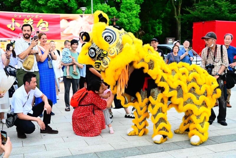 由台灣新聞社主辦的「日本台灣祭」睽違7年，日前再度在東京上野公園舉辦，布袋戲、歌仔戲、舞獅等傳統表演精彩，讓來自歐美等地的遊客大開眼界。（台灣新聞社提供）中央社記者楊明珠東京傳真 113年9月4日