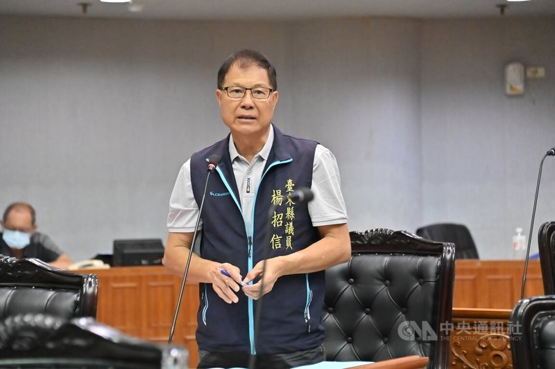 台東縣金針山土地管轄問題，造成原漢爭地半世紀，國民黨台東縣議員楊招信（圖）等人6日提案通過，要求縣府轉呈原民會出面處理。中央社記者盧太城台東攝  113年9月6日