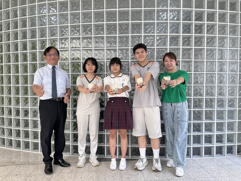 國立暨南國際大學附屬高級中學團隊把茶渣變身為菇類的培養基質,同時解決茶渣廢棄物處理問題,在2024美國AII達文西國際發明展獲得金牌。(中華創新發明學會提供)中央社記者許秩維傳真 113年9月8日