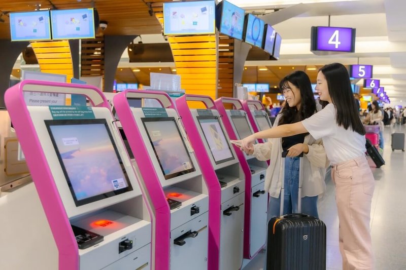 為了讓通關更加順利,桃園國際機場公司呼籲出境旅客善用多元智慧化服務,並預先確認安檢注意事項,入境時不要違規攜帶動植物產品、留意貨幣菸酒攜帶規定,交通上可多加利用大眾運輸工具。(桃園國際機場公司提供)中央社記者吳睿騏桃園機場傳真 113年9月10日