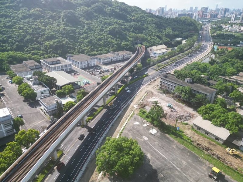 高雄市政府針對翠華路進行拓寬工程，其中世運大道至左營大路西側段預計9月底前開放通行，全段力拚2025年6月完工。（高雄市工務局提供）中央社記者蔡孟妤傳真  113年9月11日