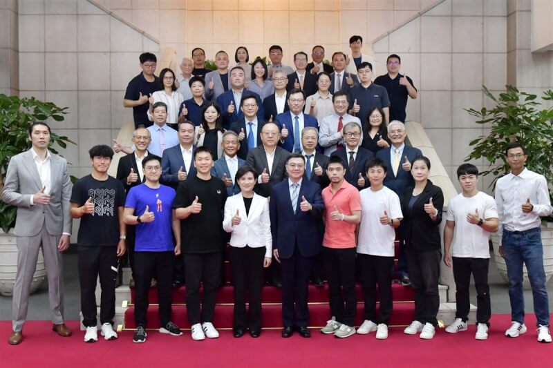 行政院長卓榮泰(前中)9日出席體育暨運動發展部諮詢小組第1次會議。(行政院提供)中央社記者葉素萍傳真 113年9月9日