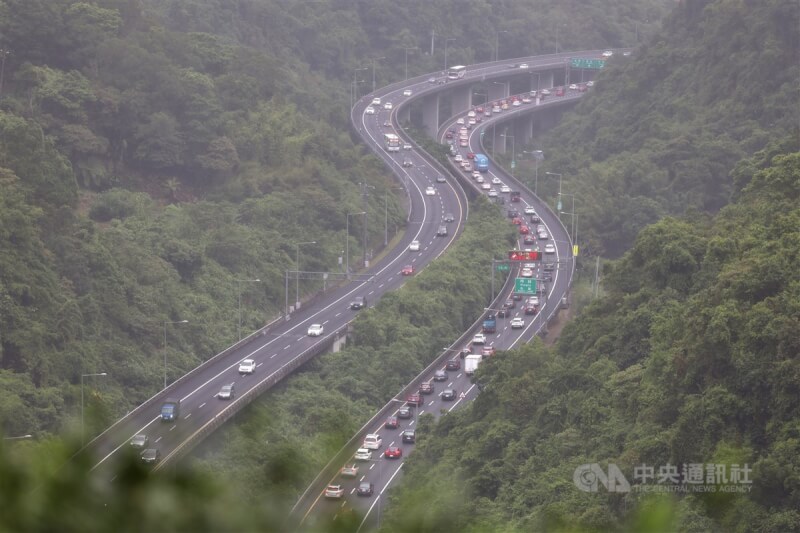 圖為國道5號往宜蘭方向車多。中央社記者張新偉攝　113年9月14日