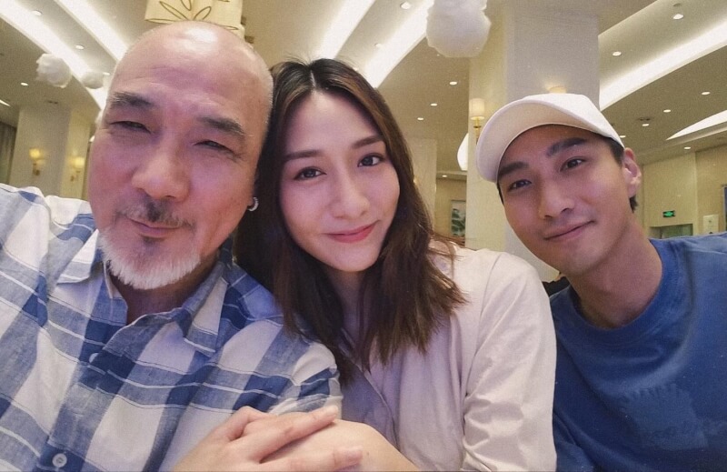 徐少強(左起)與女兒徐頴堃、兒子徐偉棟合影。(圖取自instagram.com/ericacwk)