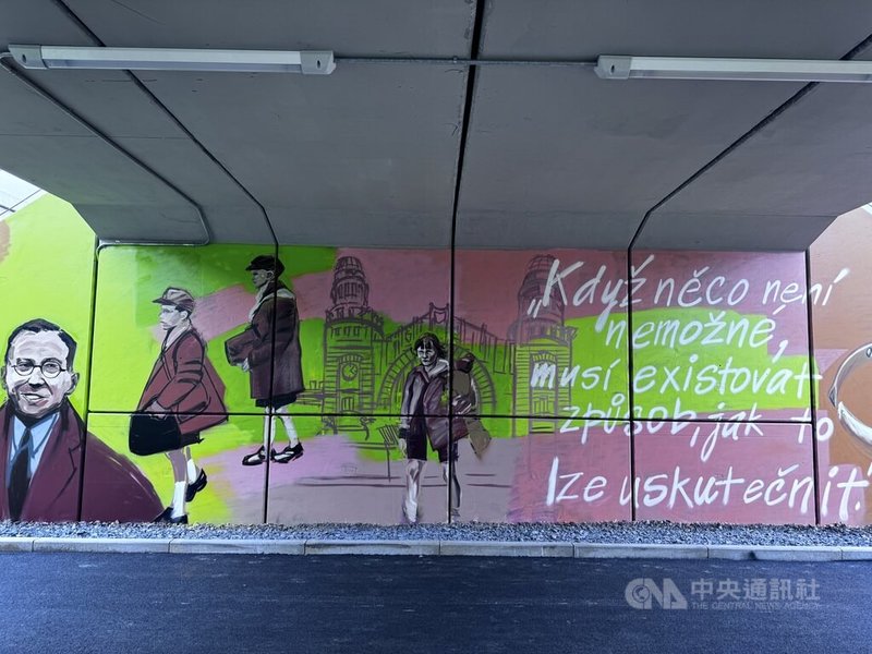 布拉格溫頓街地下道的牆壁上,寫著溫頓的名言:「如果不是不可能,那一定有辦法。」中央社記者劉郁葶布拉格攝 113年9月16日
