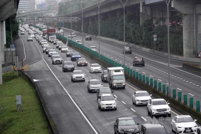 圖為國道一號路段。（中央社檔案照片）