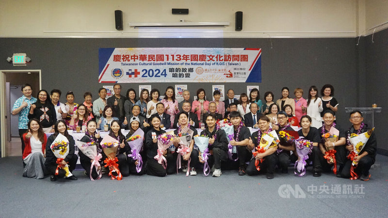 台灣特技團獲選113年國慶文化訪問團,17日抵達洛杉磯,獲得10多個僑胞團體支持。中央社記者林宏翰洛杉磯攝 113年9月18日