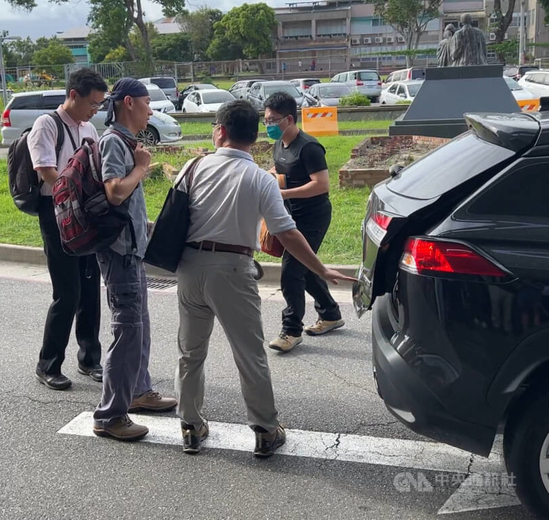 台東縣有12人在食用小米粽後身體不適，其中3人死亡，9人尚在醫院留觀或轉加護病房。衛福部食安、防疫和毒物專家18日下午也趕到台東調查原因。中央社記者盧太城台東攝 113年9月18日