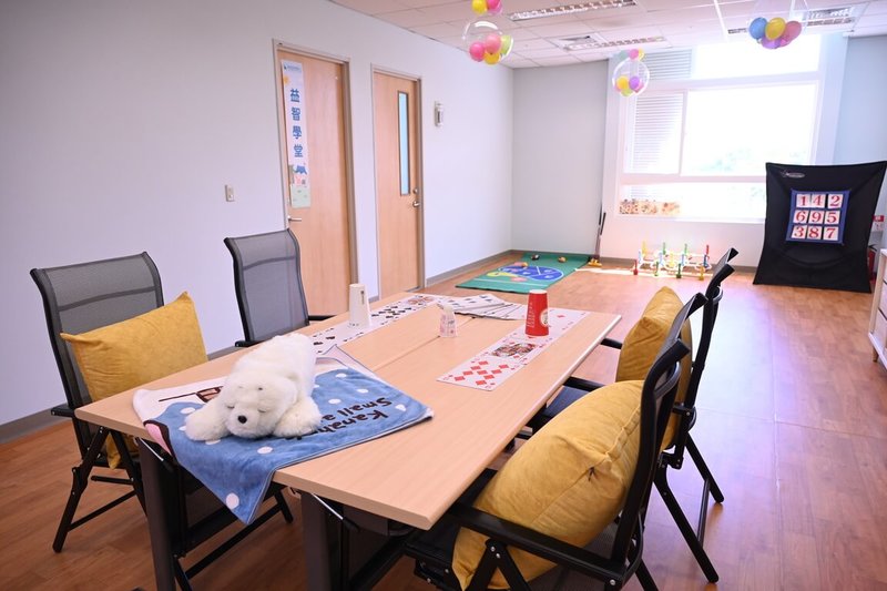 花蓮門諾醫院壽豐分院「權責型失智社區服務據點-益智學堂」20日揭牌啟用,以失智症合併精神行為症狀患者(BPSD)為服務對象,設計多元課程、治療活動及營養照護,穩定患者情緒,延緩失能。(花蓮縣府提供)中央社記者張祈傳真 113年9月20日