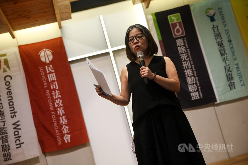 憲法法庭20日做出113年憲判字第8號判決,認定死刑有條件合憲,台灣廢除死刑推動聯盟等民團下午也舉行記者會,廢死聯盟執行長林欣怡(圖)會中回應死刑釋憲案判決結果。中央社記者吳家昇攝 113年9月20日