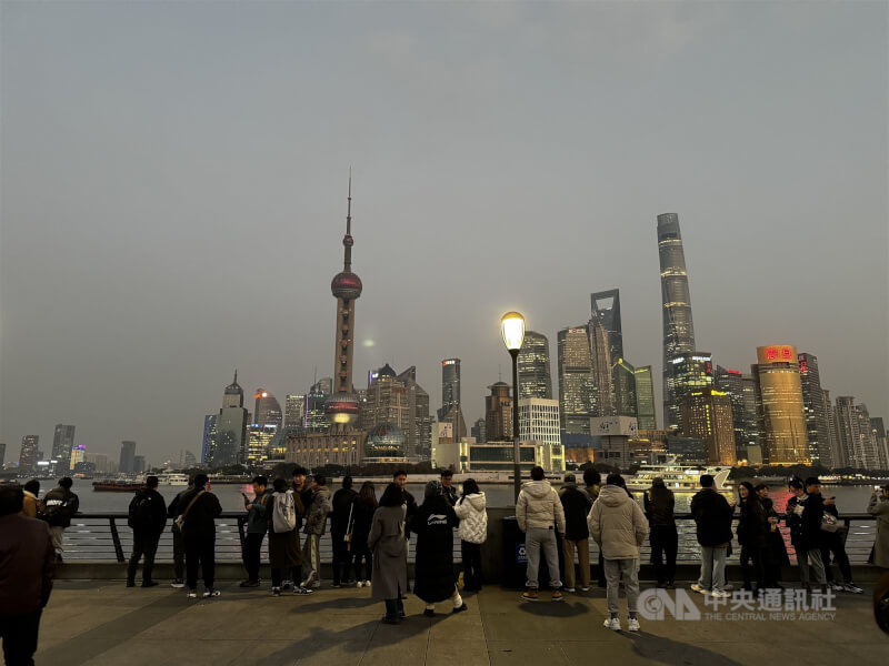 圖為上海知名地標東方明珠塔。（中央社檔案照片）